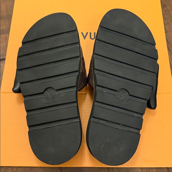 Louis Vuitton Pool Pillow Flats Monogram Sandals size-39 - Picture 4 of 7